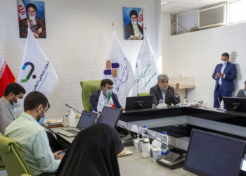 بازدید جمعی از دانشجویان نخبه کشور از خط تولید نخستین واکسن ایرانی کرونا