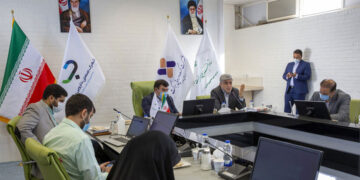 بازدید جمعی از دانشجویان نخبه کشور از خط تولید نخستین واکسن ایرانی کرونا