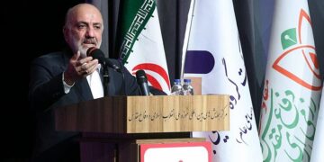 جامعه پزشکی ۳۰۰ شهید مدافع سلامت تقدیم کشور کرده است