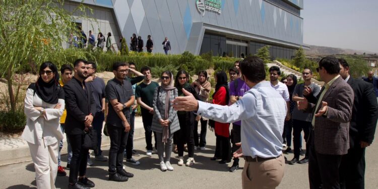 بازدید دانشجویان دارو سازی از شهرک دارویی برکت و شرکت بیوسان فارمد و شرکت شفا فارمد